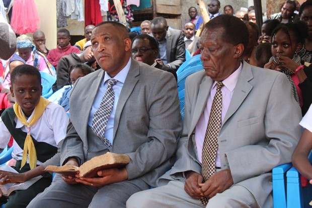 Worshippers follow along in their Bibles.